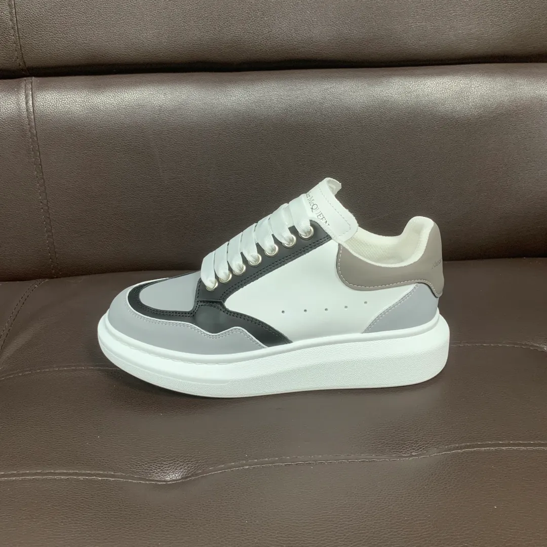 👟👟Ex-factory price 600👟👟 Professional McQueen factory. Top version. Couple style Alexander McQUEEN high version has been upgraded to the highest quality again✅ 💪McQueen Spring, Summer, Autumn and Winter top version Purchasing level✅ Recruiting nationwide online and offline agents to join🤝 🏆Fabric: Original materials imported from Italy. Texture, water-resistant and non-discoloring 🏆Inner lining: ️A-grade Italian imported lining resistant to dirt, sweat-absorbent, breathable and comfortable 🏆Foot pads: top-grade imported Italian super-soft cowhide leather 🏆Outsole: PU+counter 1:1 🏆Shoe box: original white box. Plus white flip cover for double-layer protection. Cloth bag. Handbag. Certificate of 1:1 mold opening, 4-piece set. Delivered with a pair of shoelaces. 🖕🏿🖕🏿🖕🏿 You can choose any pair of shoelaces in any color of our factory 🏆Code number: women's 34-41. men's 38-46 🏆Special remarks (women's code 34.40.41, men's code 38.45.46 is customized, no returns or exchanges) Win-win cooperation 🤝